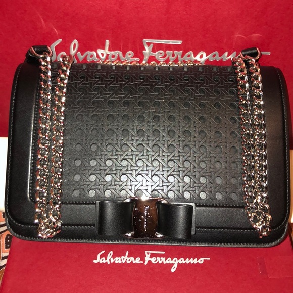 Salvatore Ferragamo Vara Shoulder Bag - Picture 2 of 8